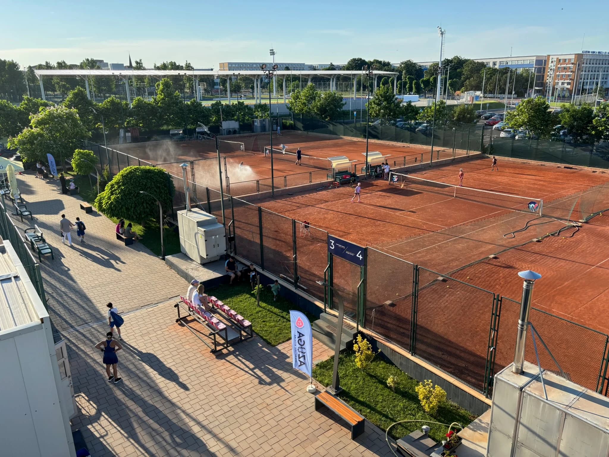 Baza sportivă 9½ Tennis Club
